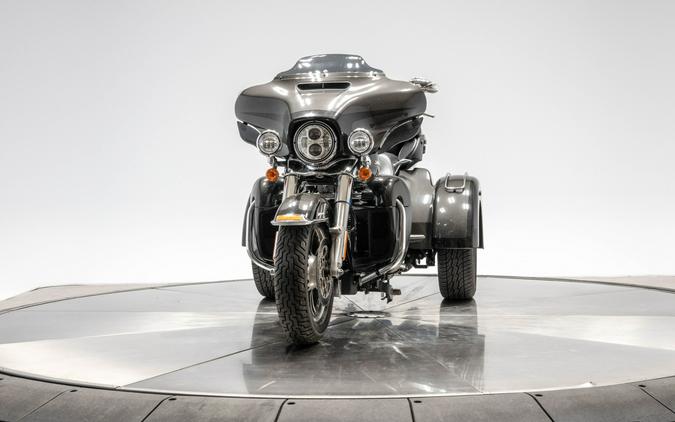 2019 Harley-Davidson FLHTCUTG Tri Glide Ultra in Silver Flux and Black Fuse with 4,667 miles