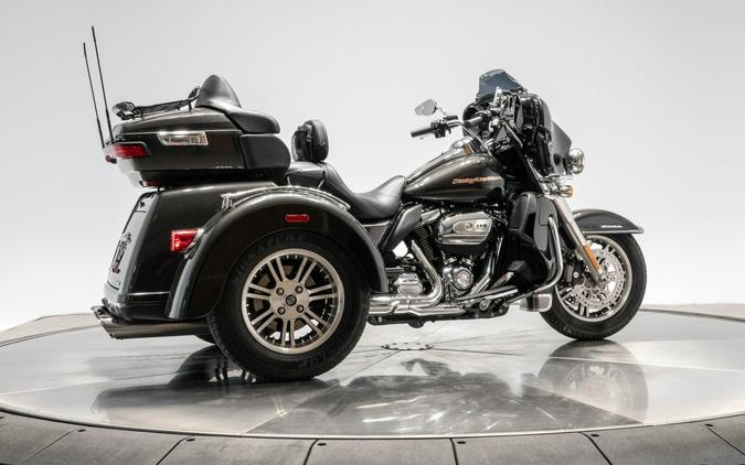 2019 Harley-Davidson FLHTCUTG Tri Glide Ultra in Silver Flux and Black Fuse with 4,667 miles