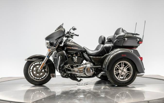 2019 Harley-Davidson FLHTCUTG Tri Glide Ultra in Silver Flux and Black Fuse with 4,667 miles