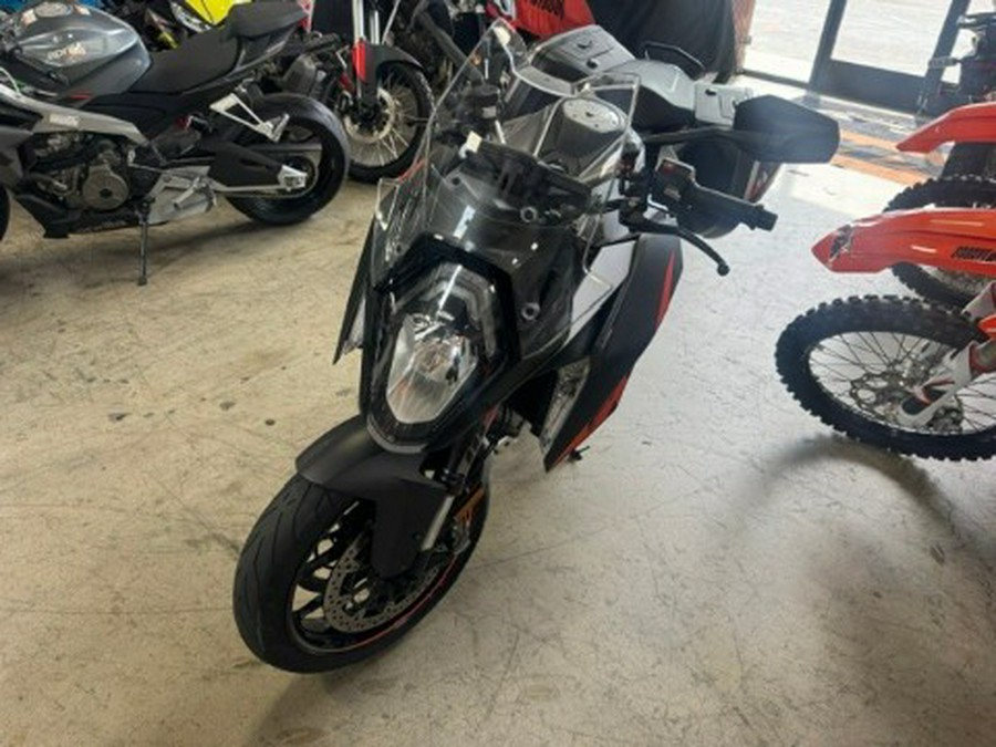 2017 KTM 1290 Super Duke GT