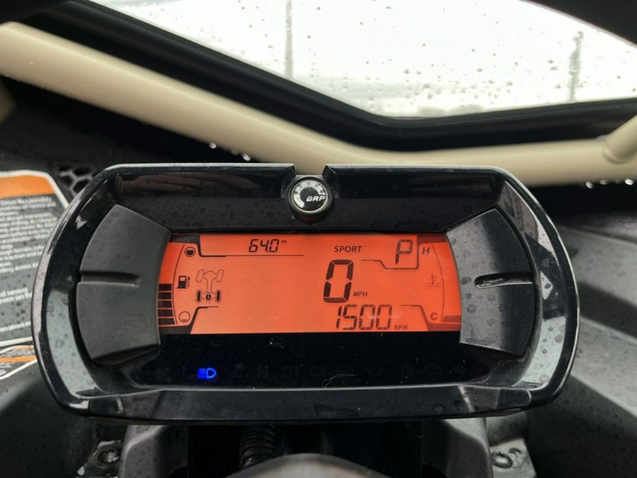 2022 Can-Am Maverick X3 RS Turbo RR Desert Tan & Carbon Black