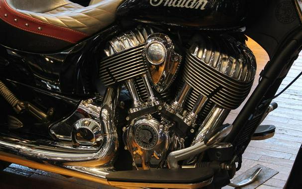 2015 Indian Motorcycle® Chief® Classic Thunder Black