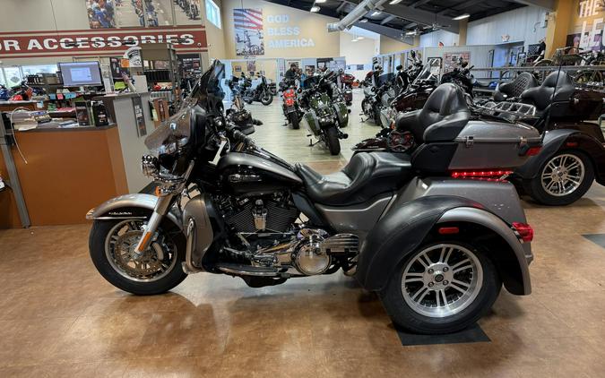 2017 FLHTCUTG- Tri Glide® Ultra