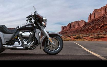 2017 FLHTCUTG- Tri Glide® Ultra