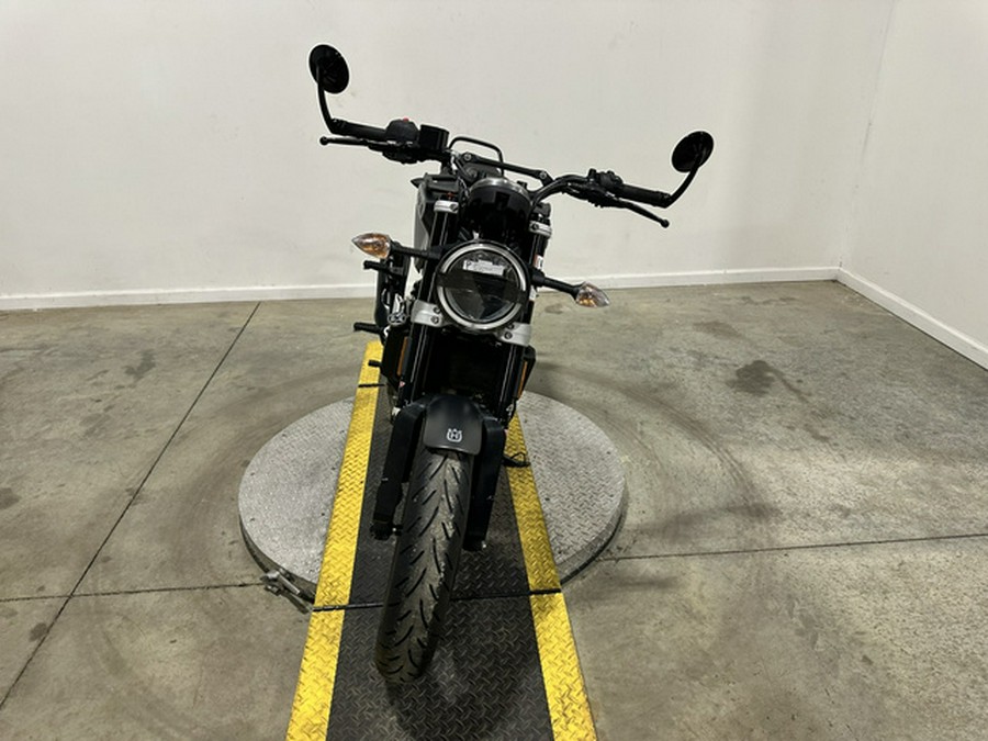 2021 Husqvarna SVARTPILEN 401