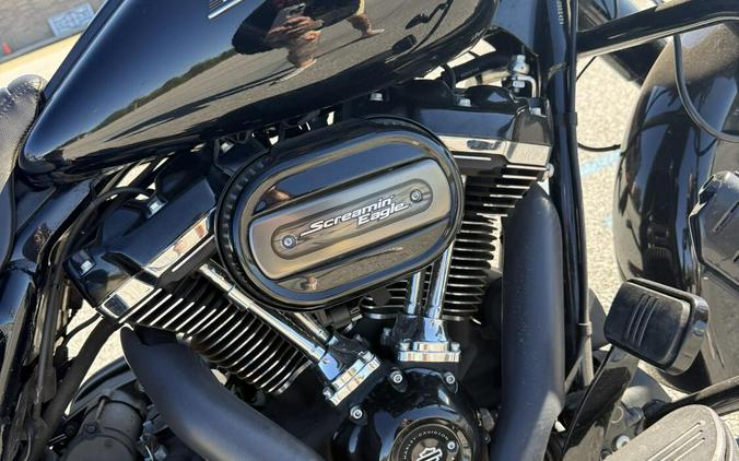 FLHXS 2018 Street Glide Special