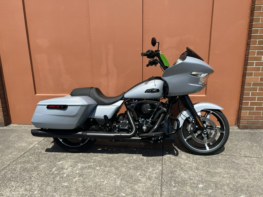 2024 Harley-Davidson Road Glide™ Atlas Silver Metallic