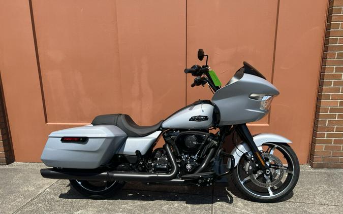 2024 Harley-Davidson Road Glide™ Atlas Silver Metallic