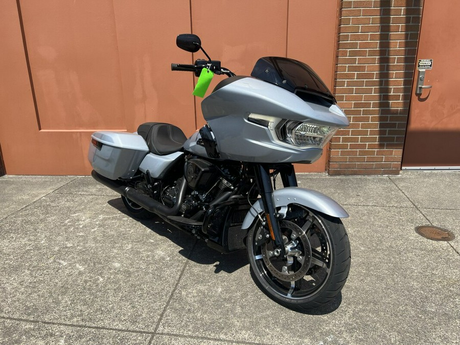 2024 Harley-Davidson Road Glide™ Atlas Silver Metallic