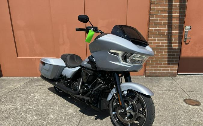 2024 Harley-Davidson Road Glide™ Atlas Silver Metallic