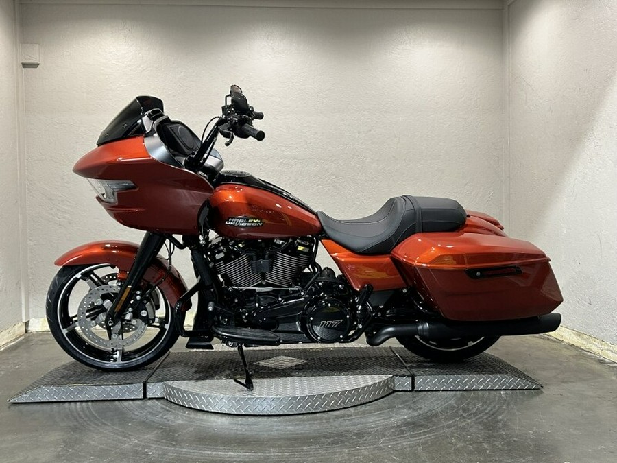 2024 Harley-Davidson Road Glide™ Atlas Silver Metallic