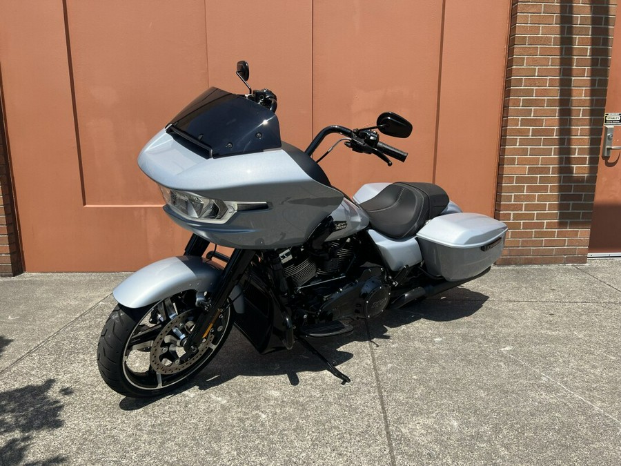 2024 Harley-Davidson Road Glide™ Atlas Silver Metallic