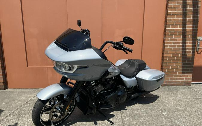 2024 Harley-Davidson Road Glide™ Atlas Silver Metallic