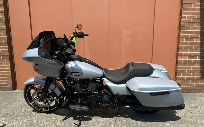 2024 Harley-Davidson Road Glide™ Atlas Silver Metallic