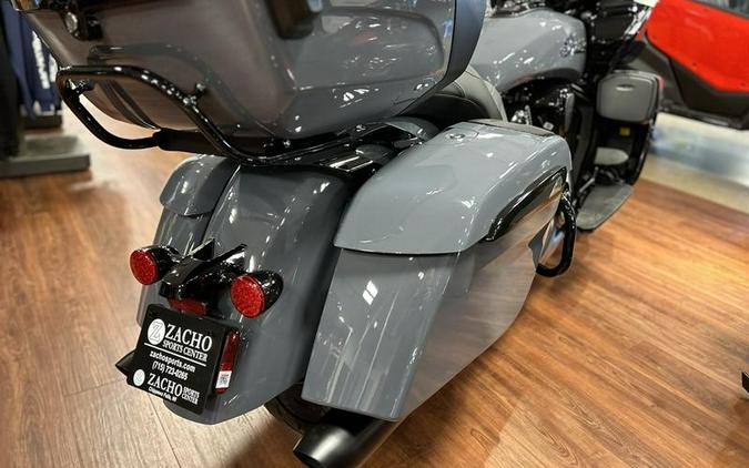 2024 Indian Motorcycle® Pursuit® Dark Horse® with PowerBand Audio Package Stealth Gray