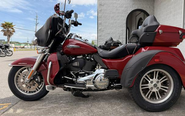 2021 Harley-Davidson® Tri Glide® Ultra Billiard Red