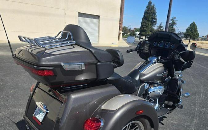 2023 Tri Glide Ultra Gray/Silver