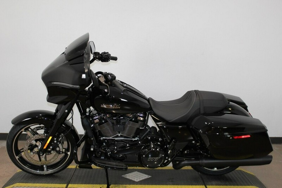 Harley-Davidson Street Glide® 2024 FLHX 84460626 VIVID BLACK