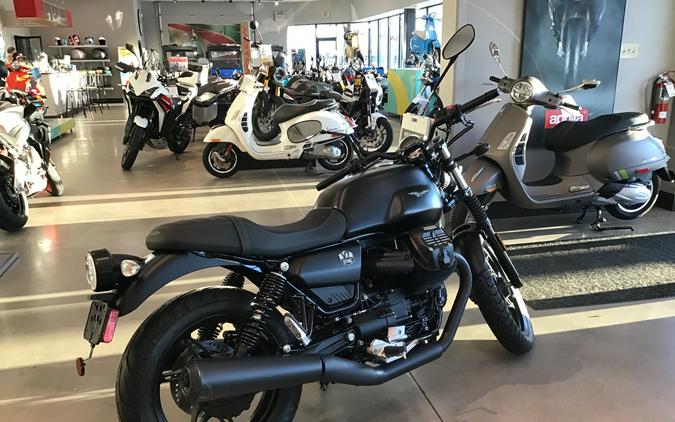 2022 Moto Guzzi V7 Stone