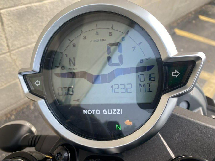 2022 Moto Guzzi V7 Stone E5