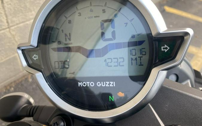 2022 Moto Guzzi V7 Stone E5