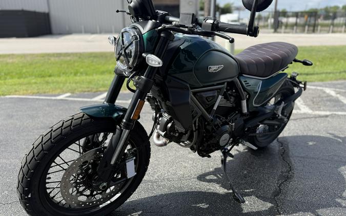 2026 Ducati Scrambler Nightshift Emerald Green EMERALD GREEN