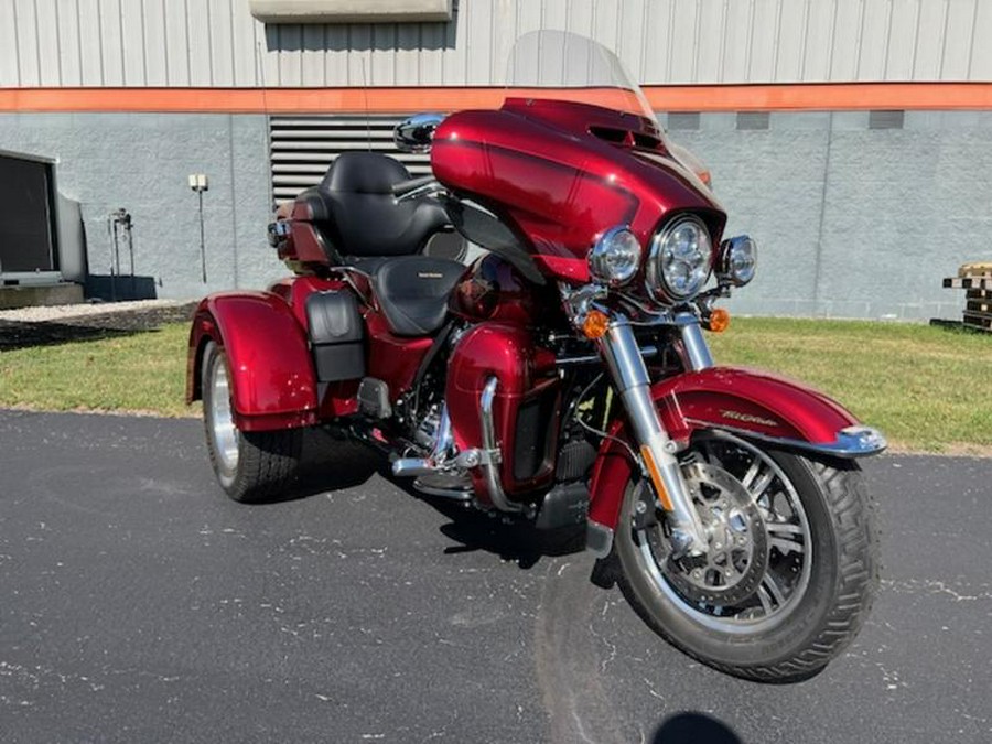 2023 Harley-Davidson® FLHTCUTGAN - Tri Glide® Ultra Anniversary Edition