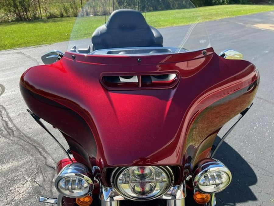 2023 Harley-Davidson® FLHTCUTGAN - Tri Glide® Ultra Anniversary Edition