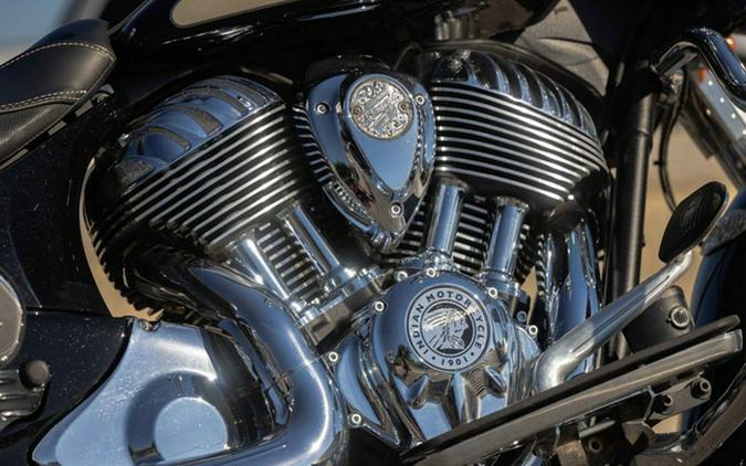 2022 Indian Springfield Black Metallic/Dirt Track Tan