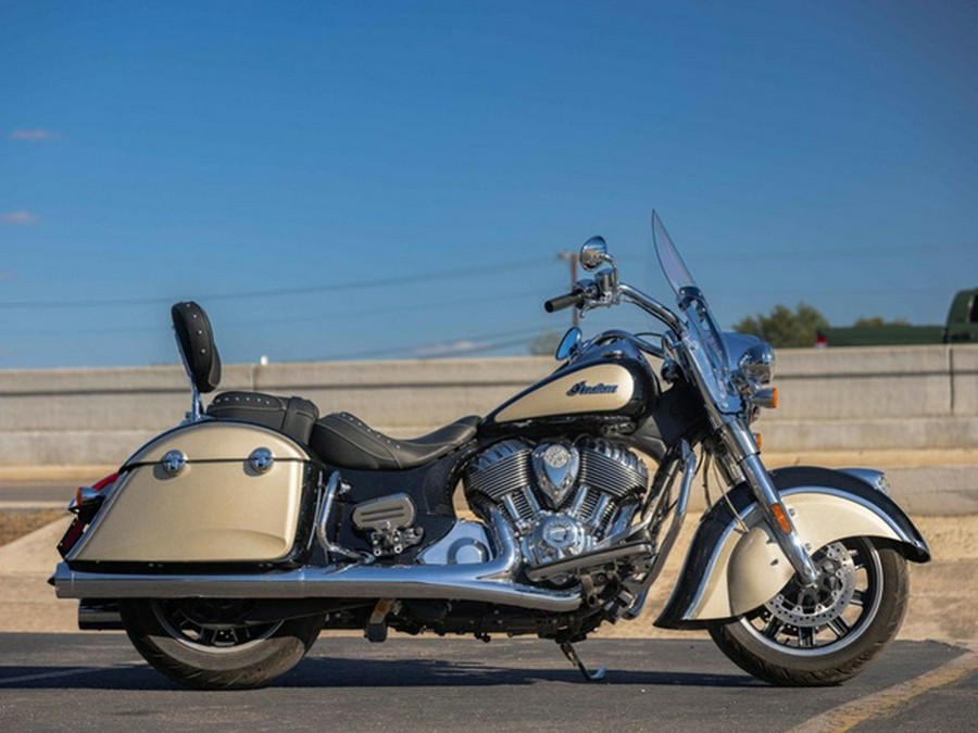 2022 Indian Springfield Black Metallic/Dirt Track Tan