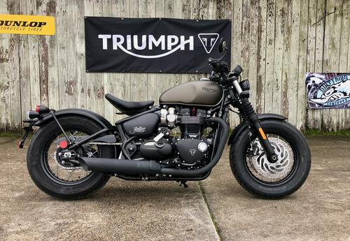 2019 Indian Scout Bobber vs. Triumph Bonneville Bobber Black: Comparison Review