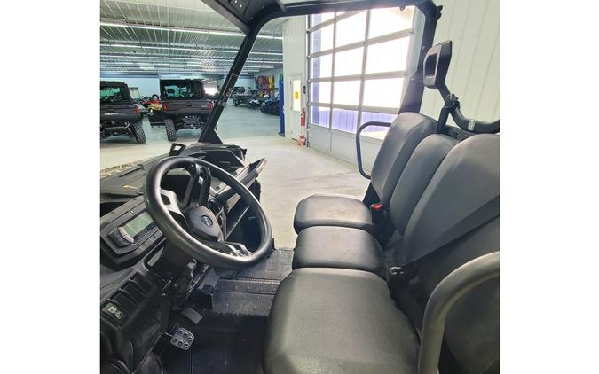 2025 Can-Am Defender DPS HD7