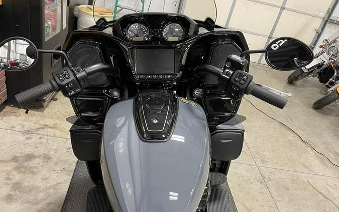 2024 Indian Motorcycle® Pursuit® Dark Horse® with PowerBand Audio Package Stealth Gray