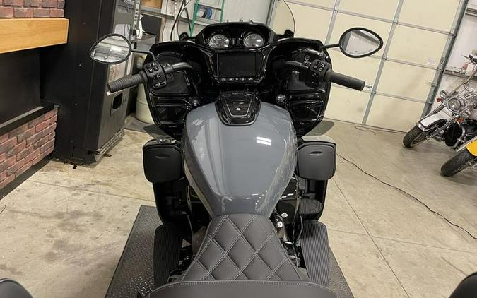 2024 Indian Motorcycle® Pursuit® Dark Horse® with PowerBand Audio Package Stealth Gray