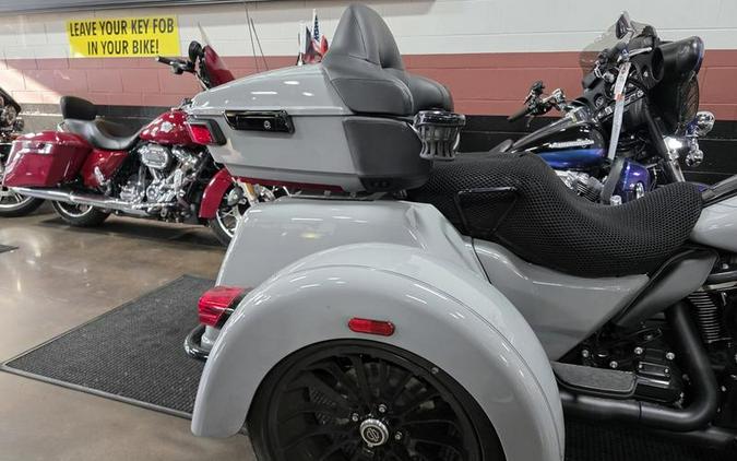 2025 Harley-Davidson® FLHTCUTG - Tri Glide® Ultra