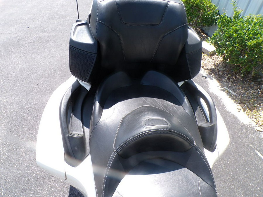 2015 Can-Am® Spyder® RT 6-Speed Manual (SM6)