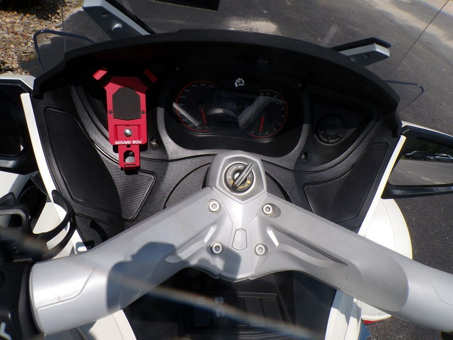 2015 Can-Am® Spyder® RT 6-Speed Manual (SM6)