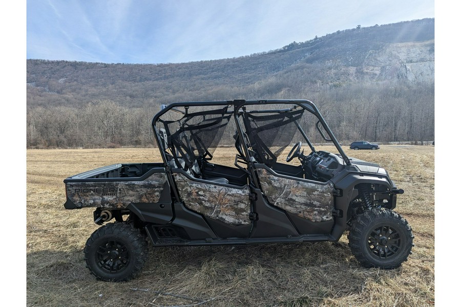 2025 Honda Pioneer 1000-6 Crew Deluxe