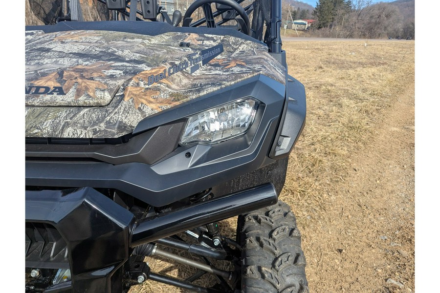 2025 Honda Pioneer 1000-6 Crew Deluxe