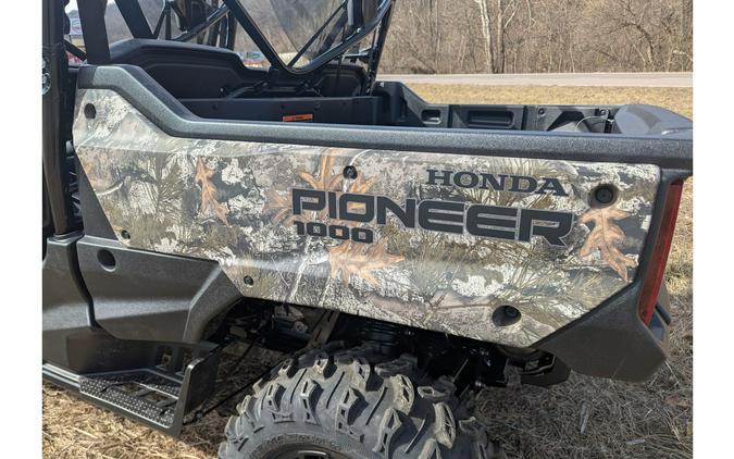 2025 Honda Pioneer 1000-6 Crew Deluxe