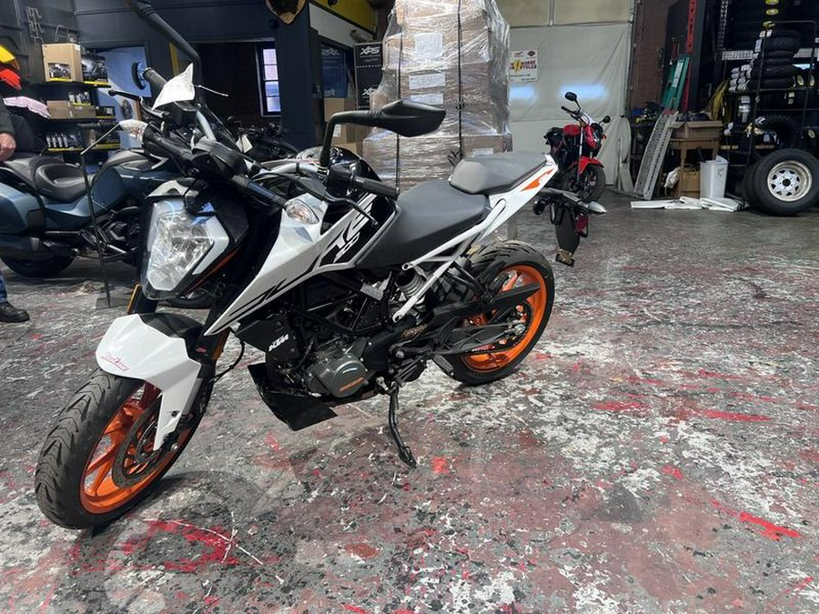 2021 KTM 200