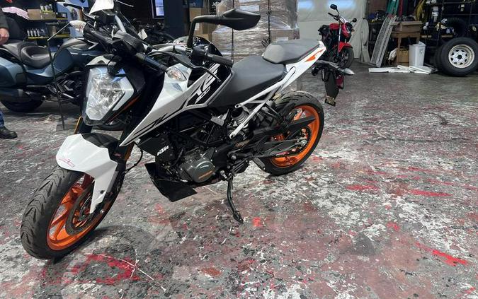 2020 KTM 200 Duke Review: Urban Motorcycle (15 Fast Facts)