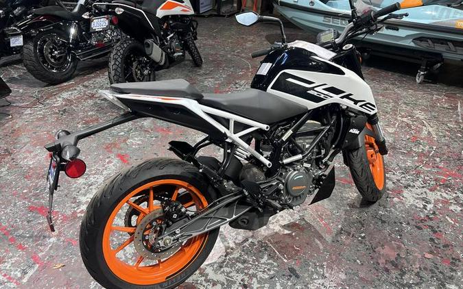 2021 KTM 200