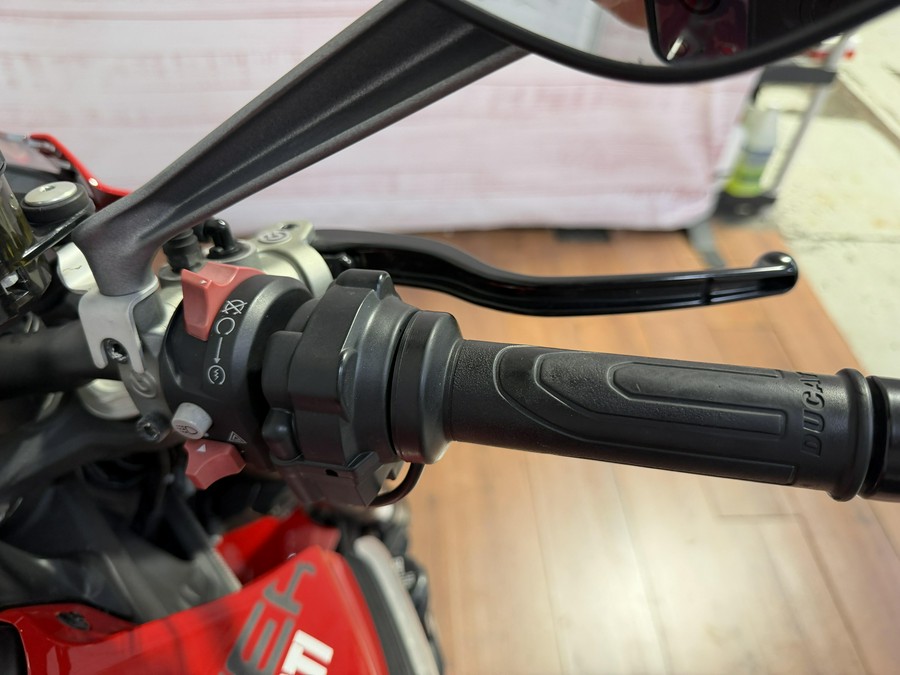 2023 Ducati MONSTER PLUS