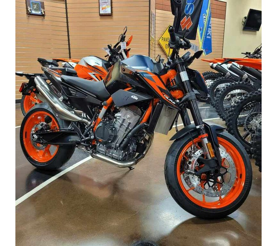 2023 KTM 890 Duke R