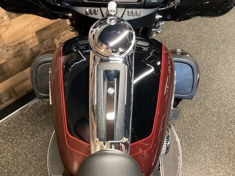 2022 Harley-Davidson® Tri Glide® Ultra Midnight Crimson/Vivid Black