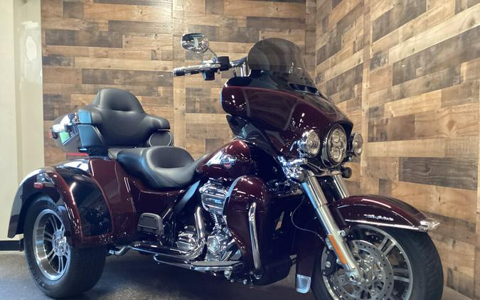 2022 Harley-Davidson Tri Glide Ultra Midnight Crimson/Vivid Black FLHTCUTG