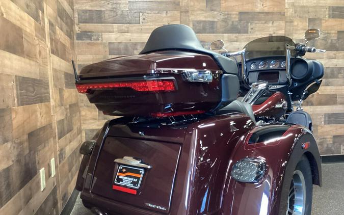 2022 Harley-Davidson® Tri Glide® Ultra Midnight Crimson/Vivid Black