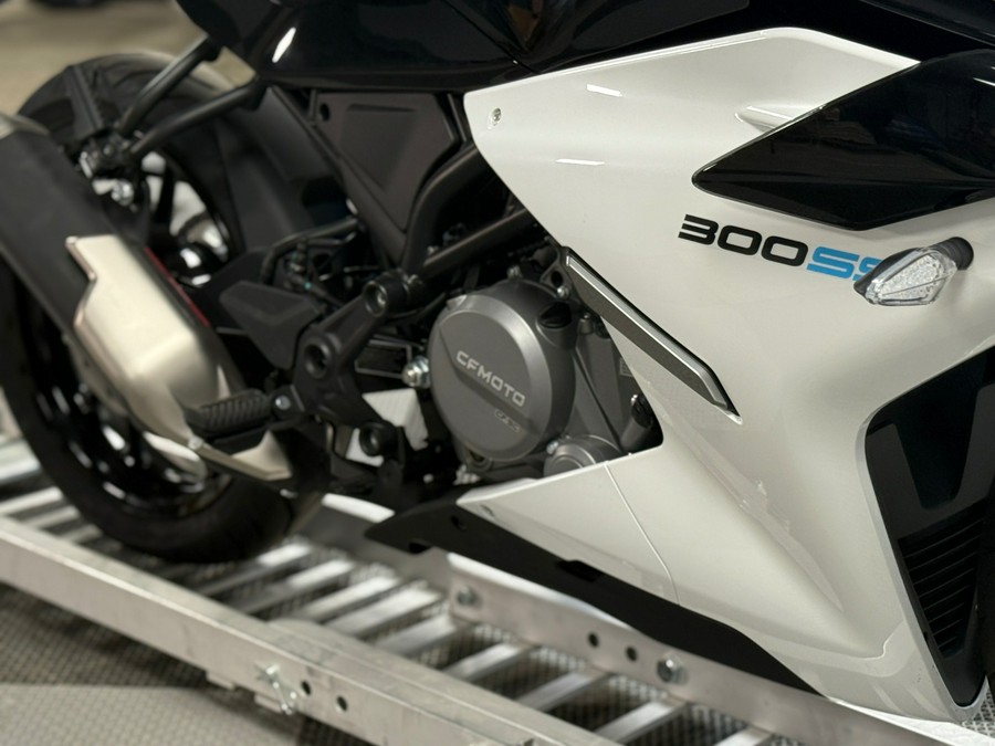 2025 CFMOTO 300SS
