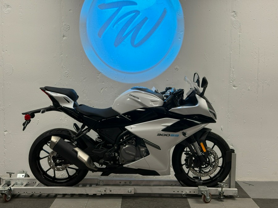 2025 CFMOTO 300SS